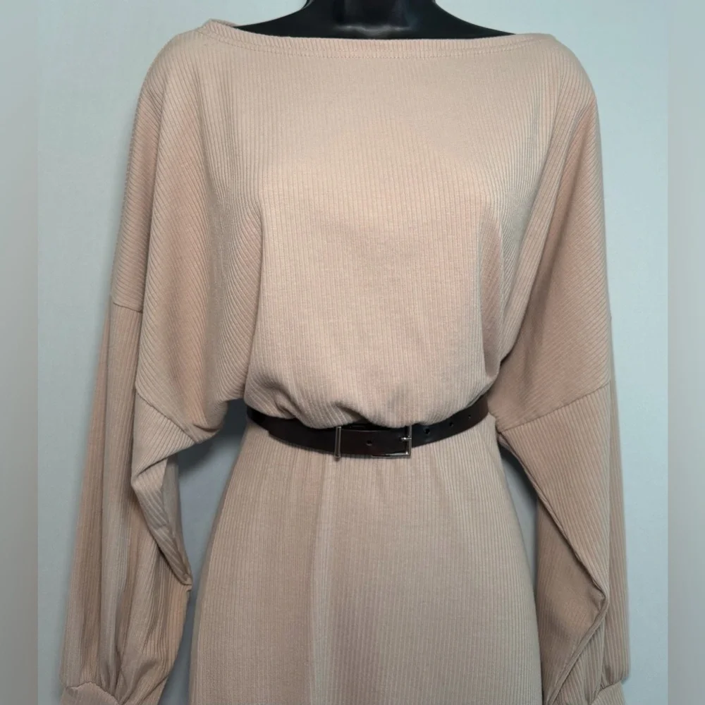 Velvet Torch Los Angeles Small
Ribbed Bodycon Long Sleeve Tan - Picture 4 of 9